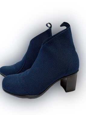 Charleston Shoe Co Telfair Elastic Knit Ankle Boots Blue Size 7 NWOT